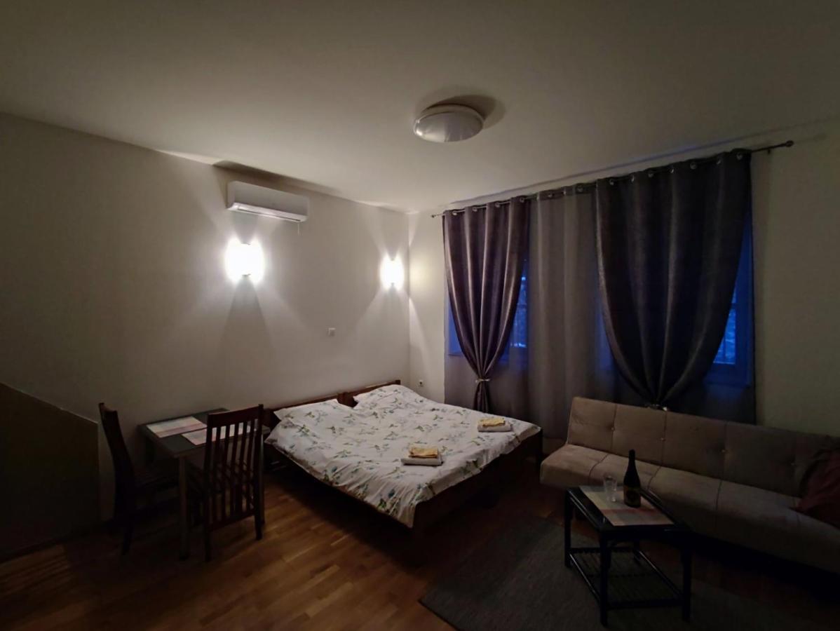 Konak Mali SJJ Exterior foto